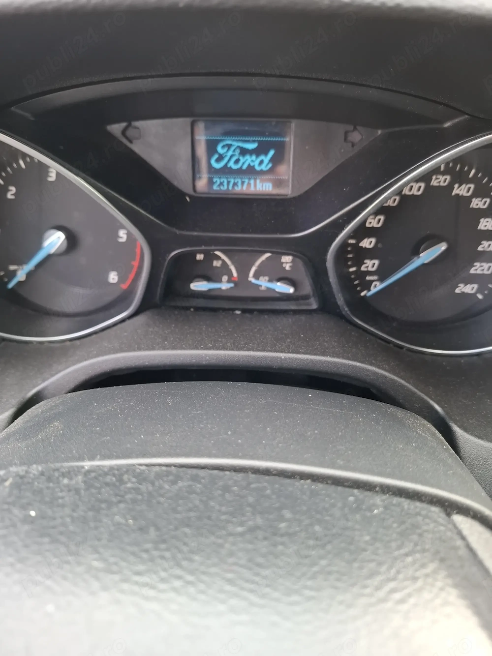 Vând Ford focus