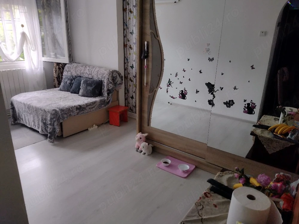 vând apartament cu doua camere micro 40 parter 