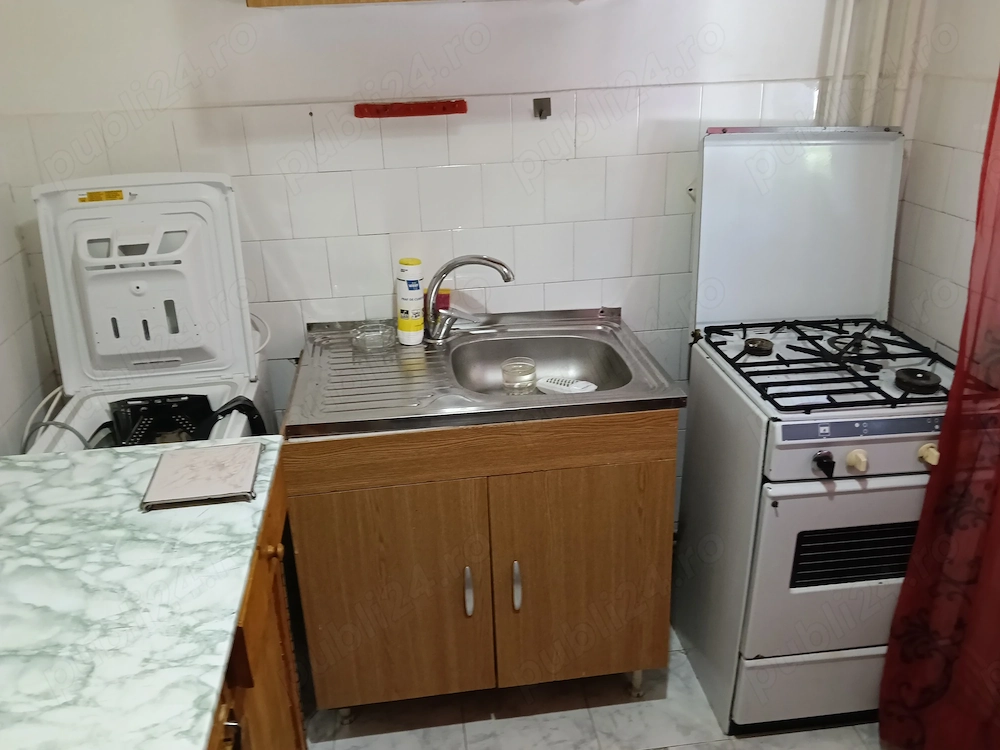Închiriez Apartament 