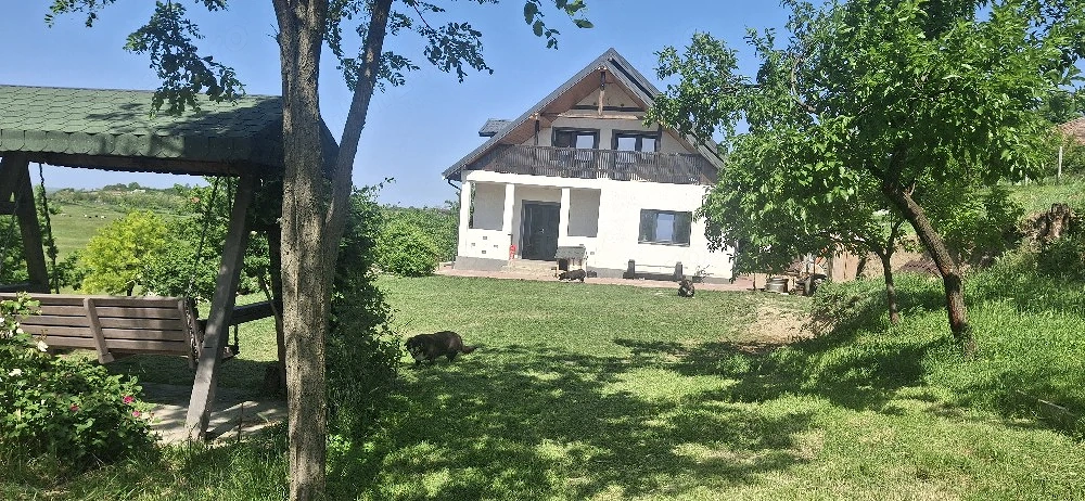 Vând Casă P+M ,Țigănași,20 km de Iași | 1.600 mp teren( separat 1400m2 teren, la strada)