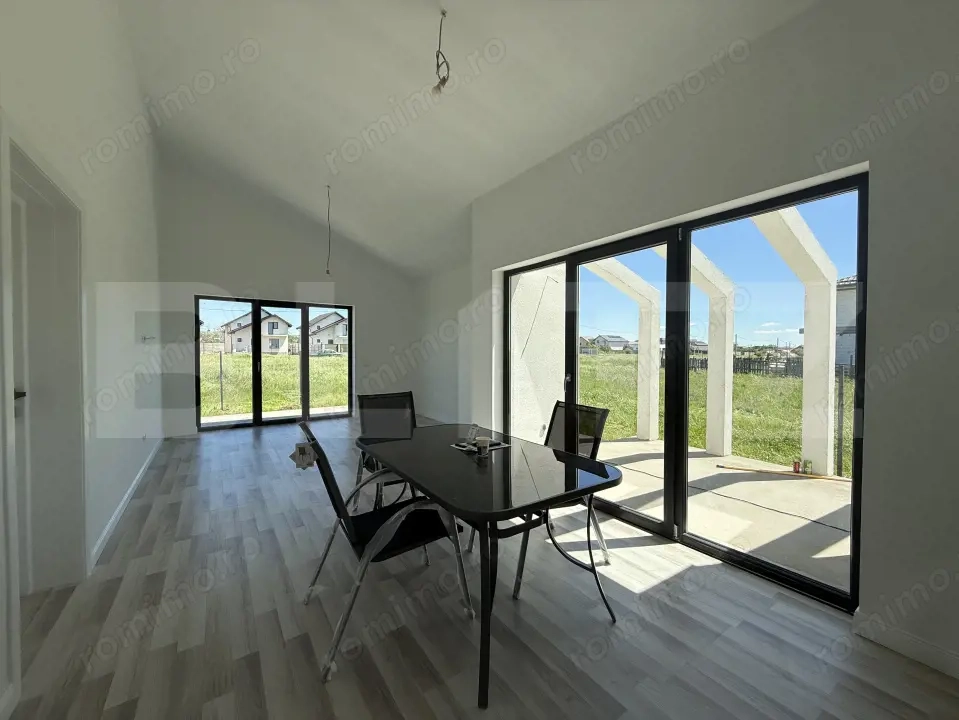 Casa pe parter cu un design deosebit, zona nordica / Simnicul de Jos