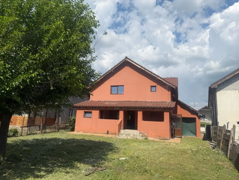 Casa  deosebita 280 mp utili, 2000 mp teren, zona Podari (schimb cu apartament )