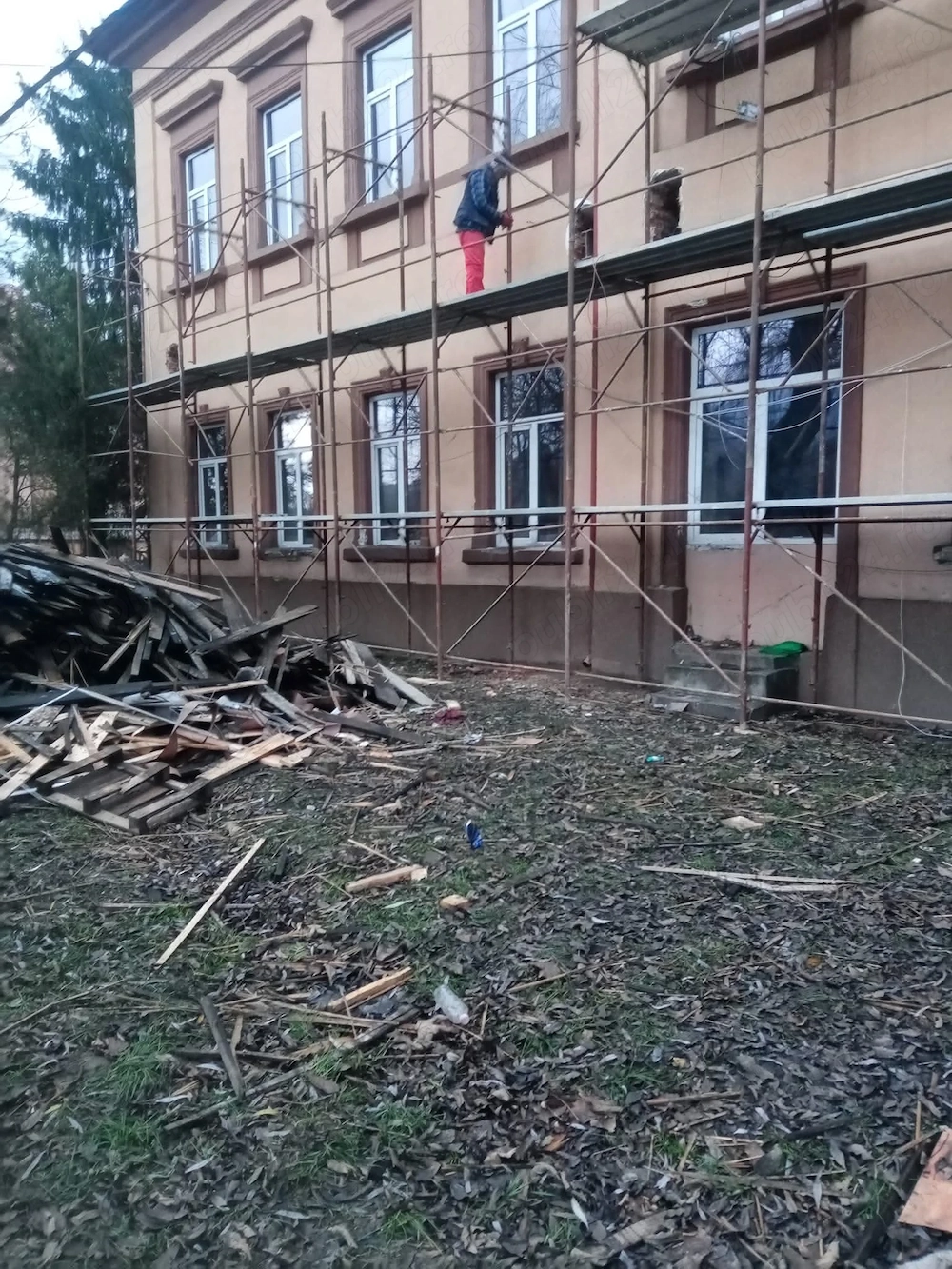 Executăm lucrări de construcții 