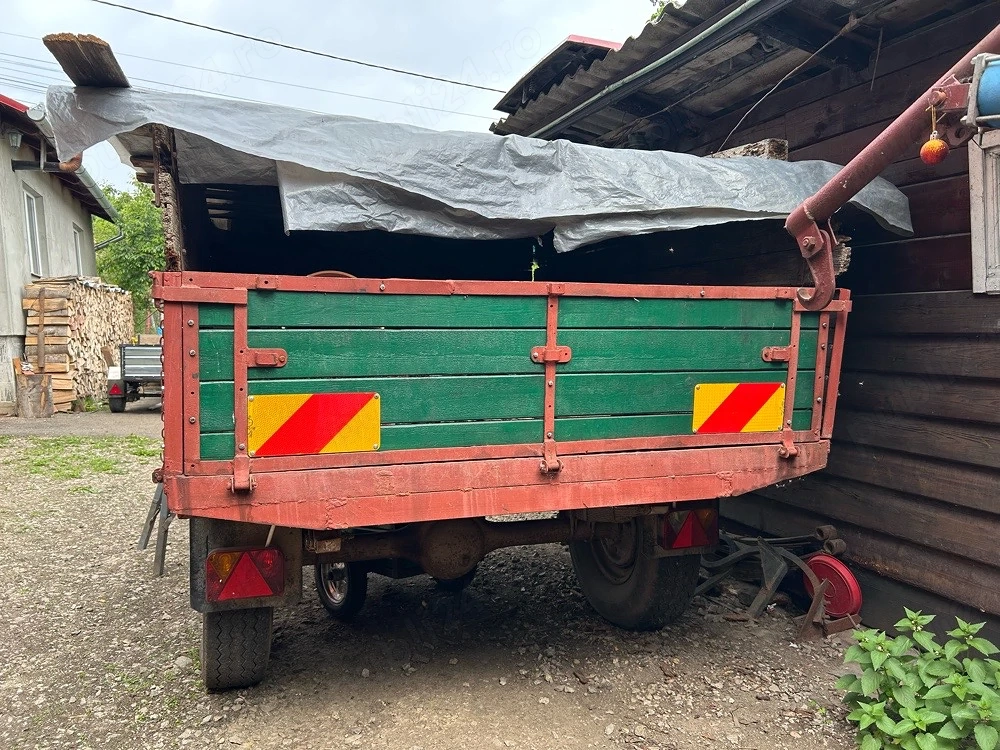 Vând tractor 445 cu remorca.