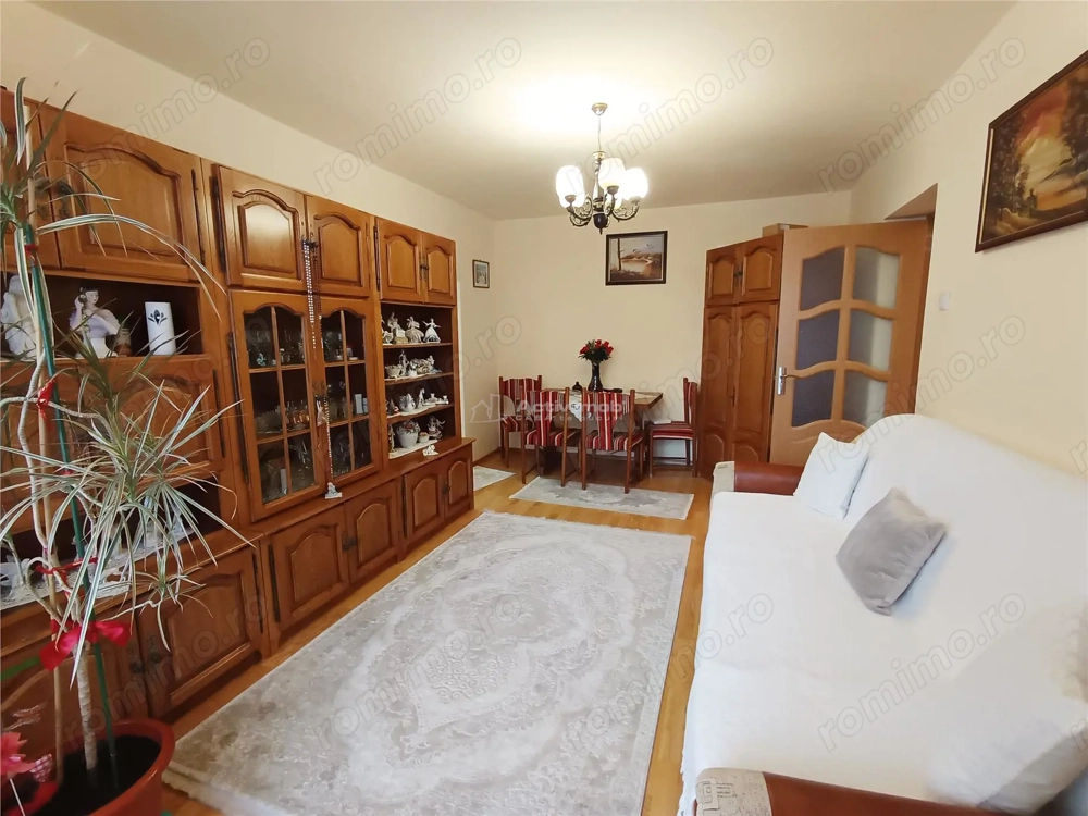 Apartament 2 camere in zona centrala Moldova Noua