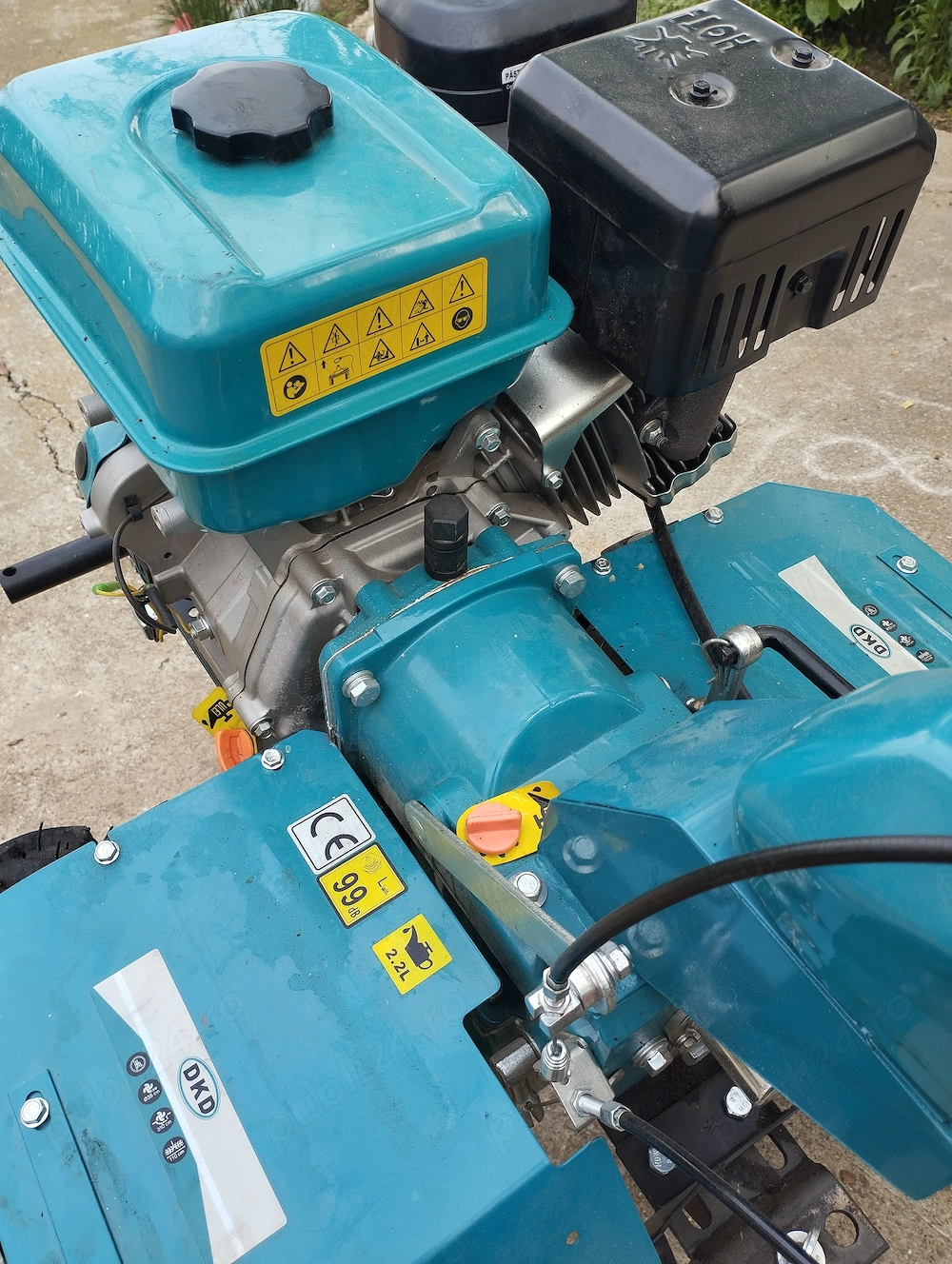  Vând motocultor DKD  BENZINA