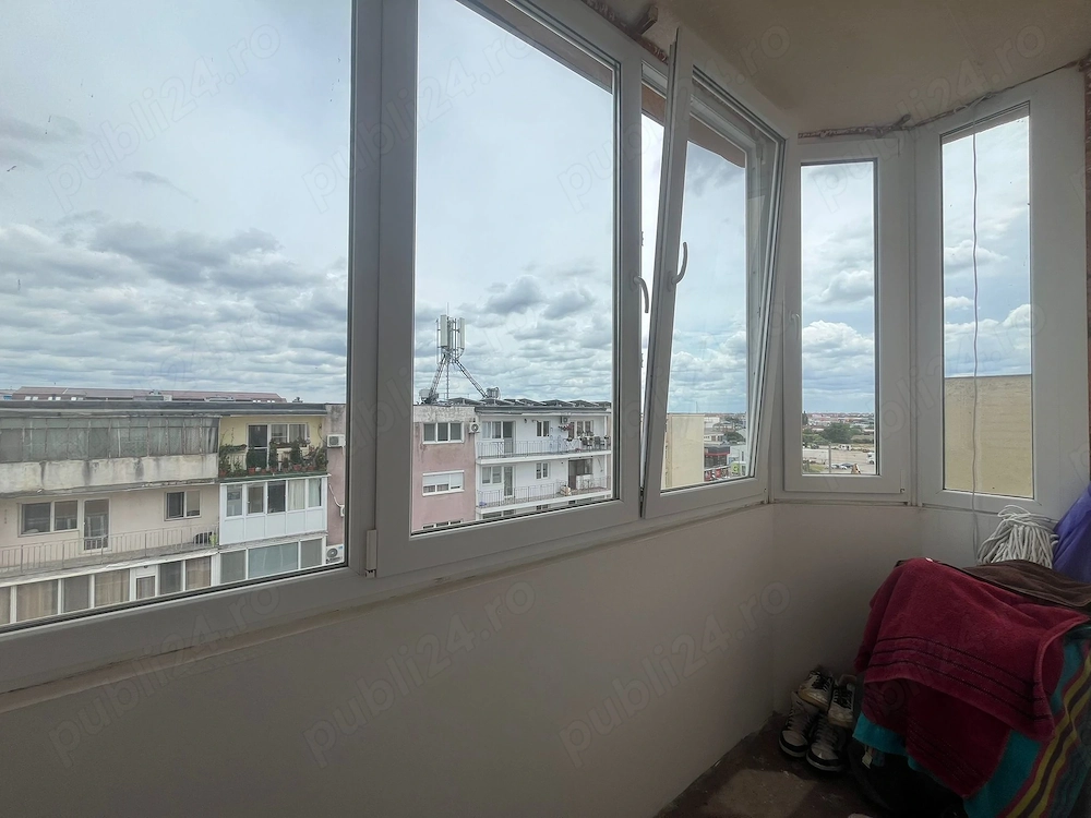 Vând apartament cu 4 camere