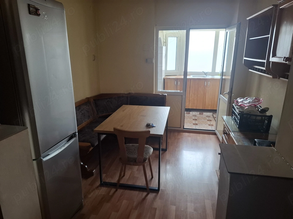 Inchiriez apartament