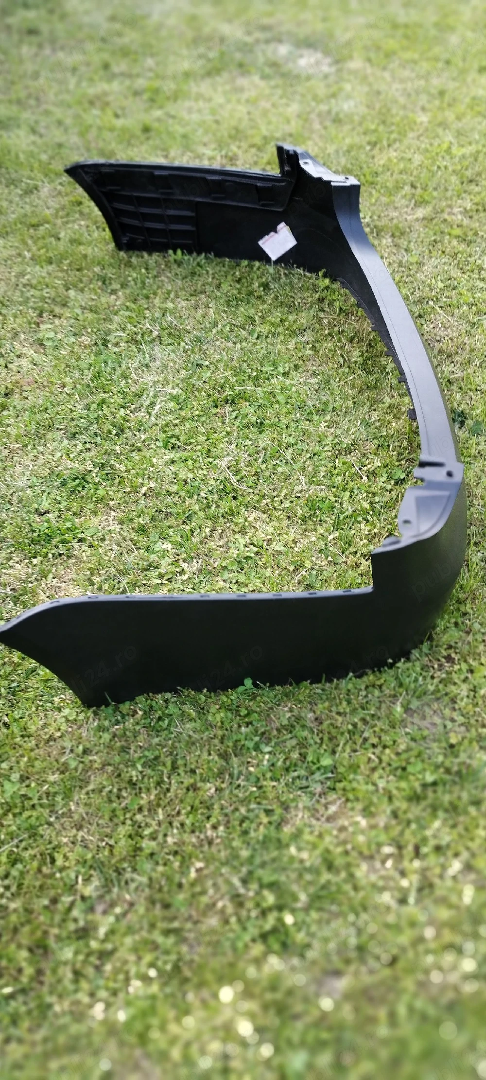 Vând bară spate Volkswagen Jetta/Bora 2005-2010.