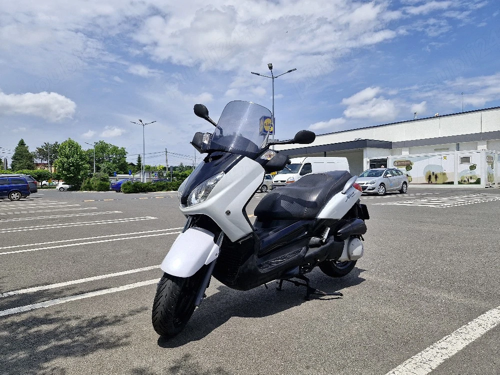 Yamaha XMAX 250i   2  km   1.600   negociabil
