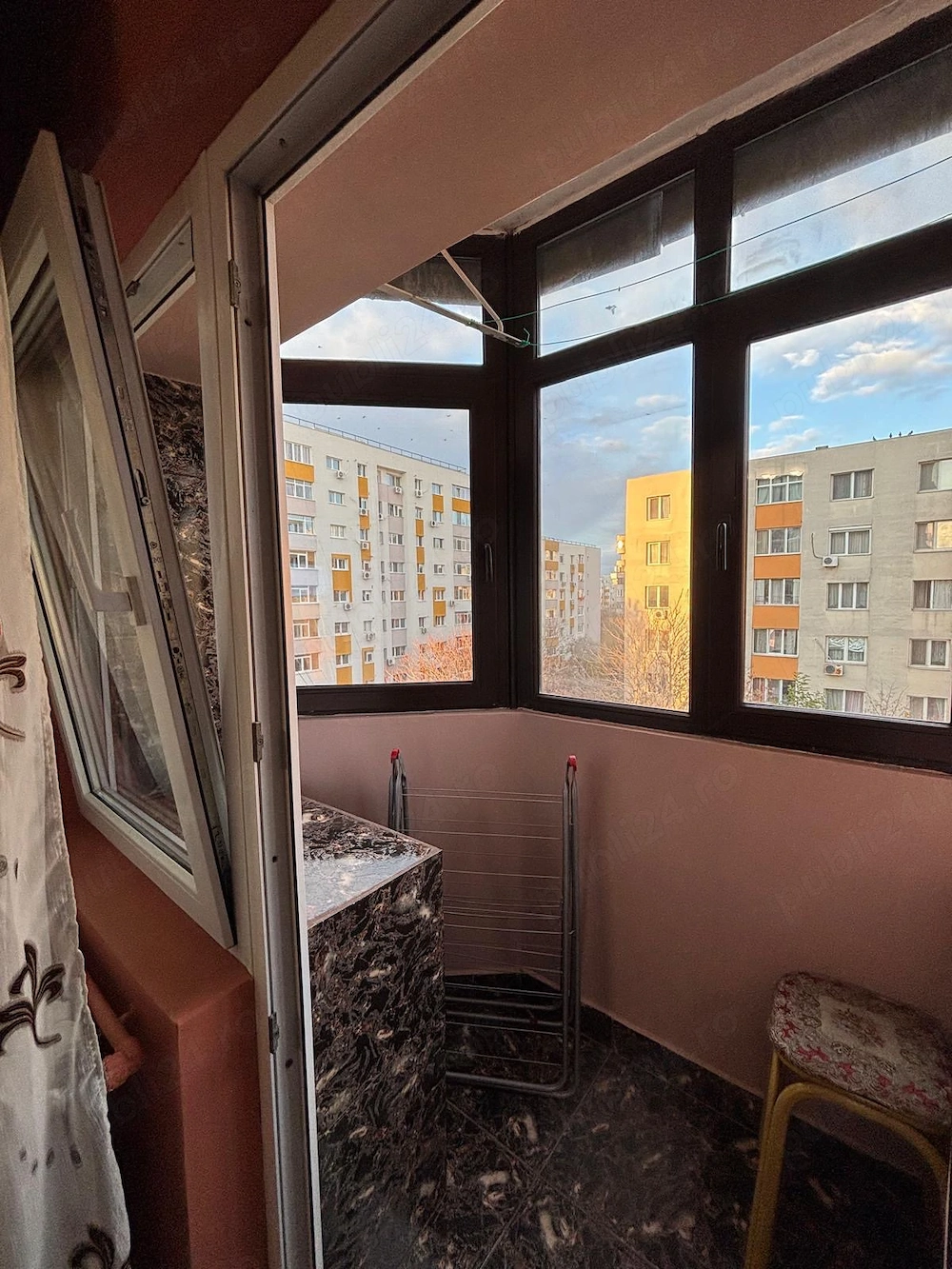 Garsonieră renovată, mobilată complet   Rahova, zona Petre Ispirescu
