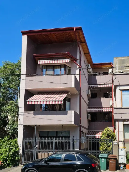 Casa D+P+2E+M in zona Titulescu-Banu Manta