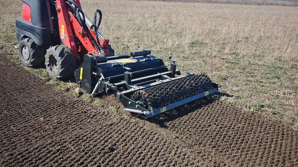 Atasament tip Freza pregatire sol RotaDairon STH 42 pentru Mini-Skid