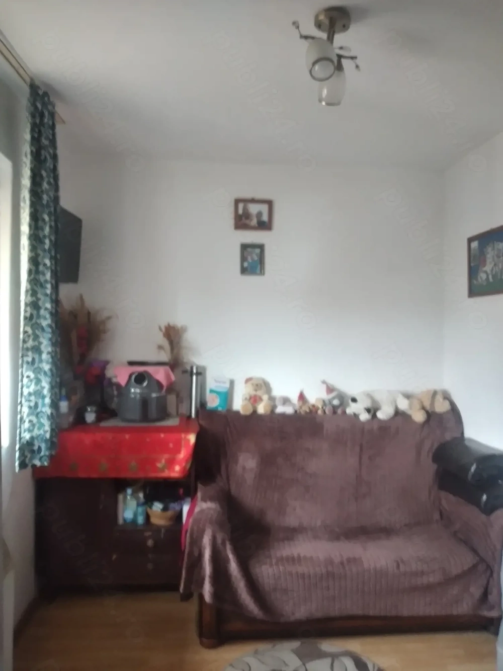 Vind 2 garsoniere cf 2 transformate în mic apartament 