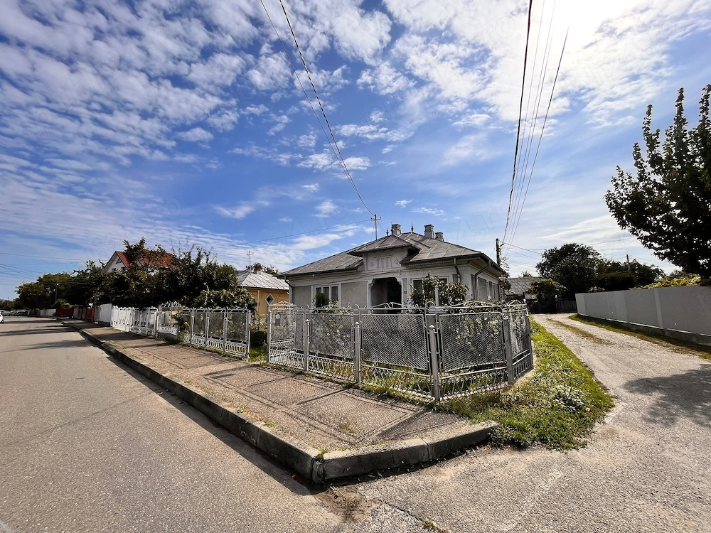 Casă Târgu Neamț zona semicentrală,toate utilitățile