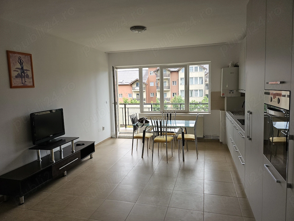 Apartament renovat de 2 camere cu balcon si loc de parcare