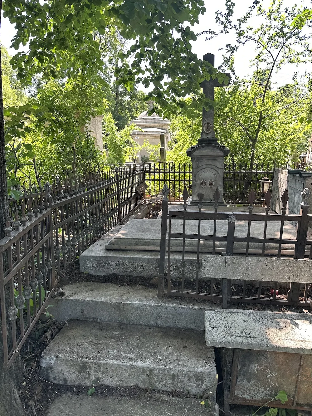 3 locuri de veci in acelasi amplasament, cimitirul Bellu ortodox