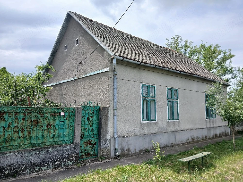 Casă bătrânească cu teren 2877.mp la 27 km de Timișoara 
