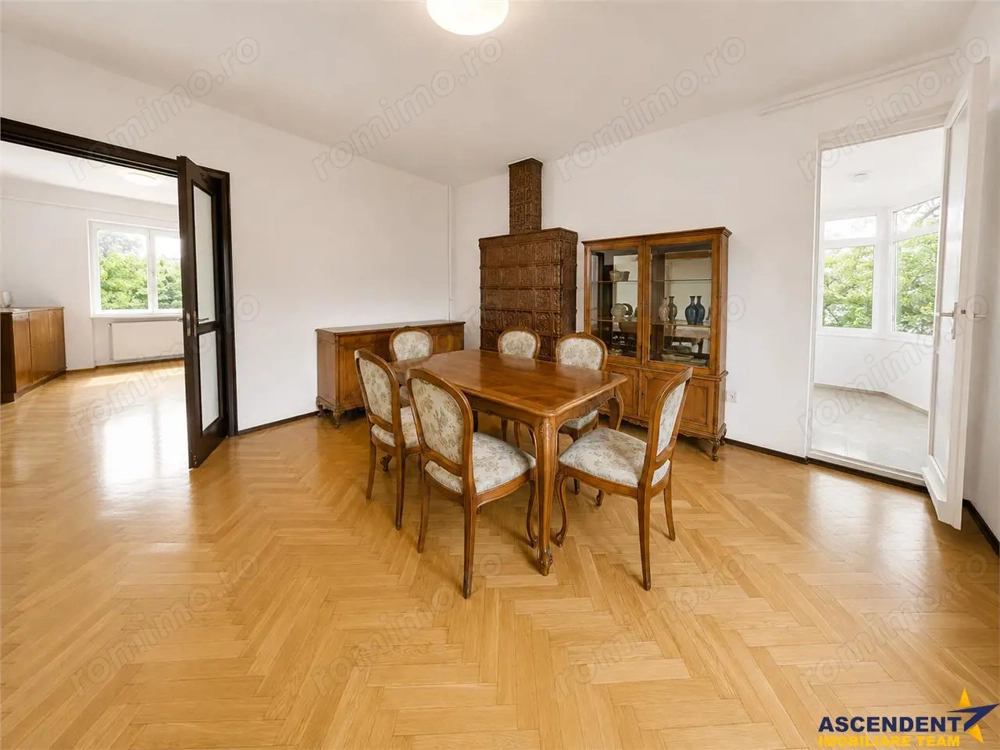 Apartament reprezentativ, 5 camere, pentru birou sau locuinta, Central, Brasov