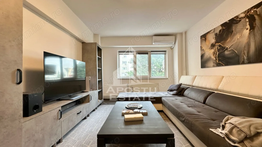 Apartament de vanzare cu 3 camere si garaj, etajul 1,  Aradului
