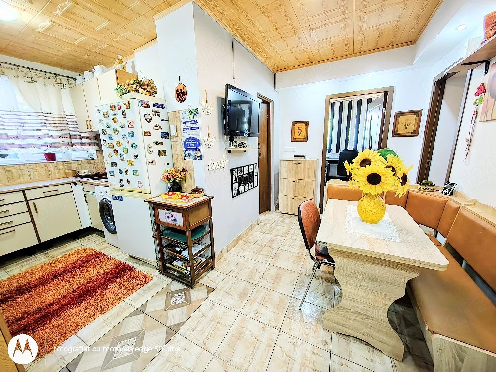 Vand apartament cu 2 camere, decomandat în Hunedoara, zona Pietonala, 51 mp. Preț 45000 EUR Neg