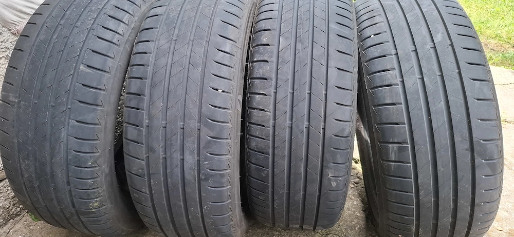 Vand 4 anvelope vara BRIDGESTONE 235 55 R18 104T, DOT 2023 la 800 lei neg