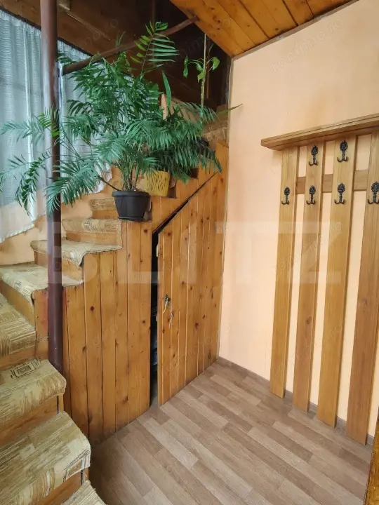 Casă zonă ultracentrală, curte comună, cu loc de parcare