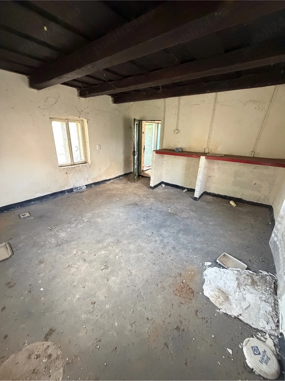Vând casă în sat salciva com.zam,casa are 2 camere