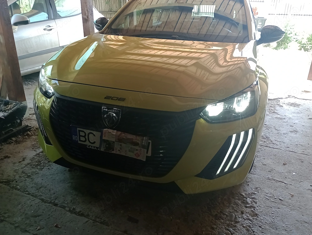 Vând Peugeot 208