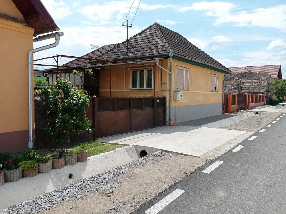 Vând casă la țară, la 10 km de Sighisoara 
