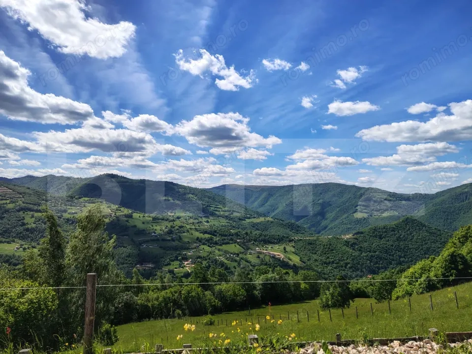Cabană din lemn masiv, 100 mp utili, teren 3000 mp, Someșu Rece