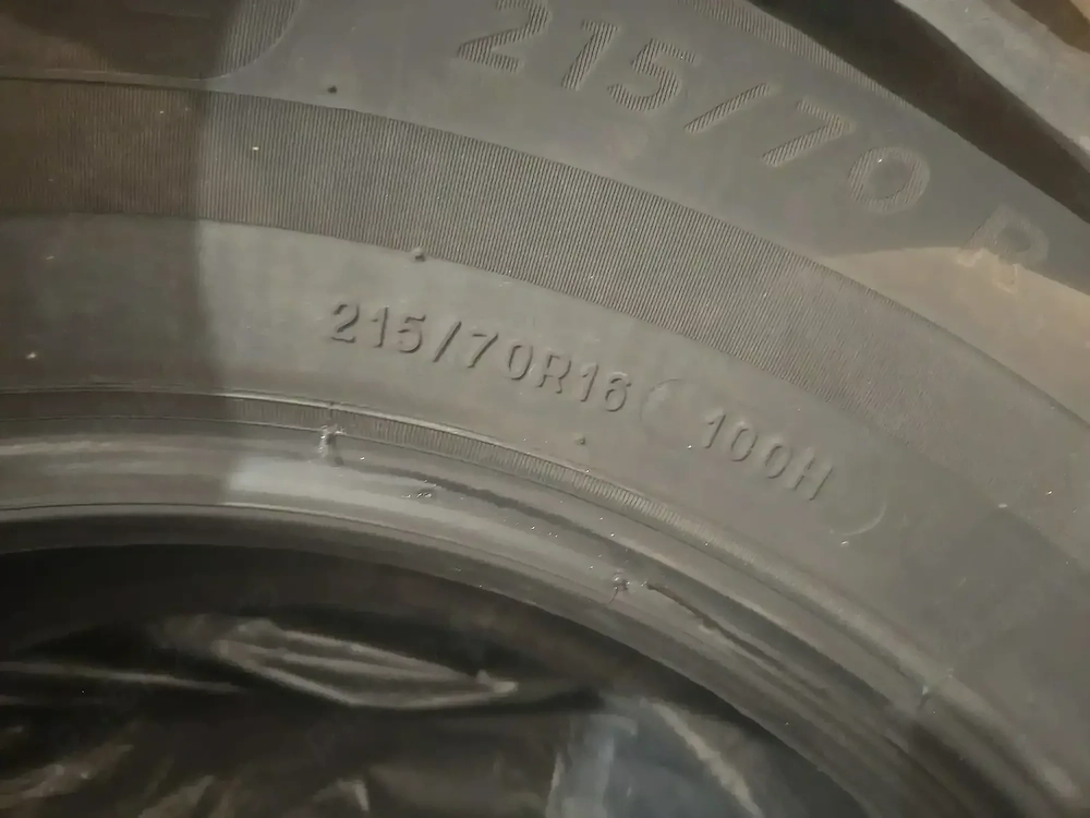 Vând 2cauciucuri all season Michelin 215/70/16,DOT 2021