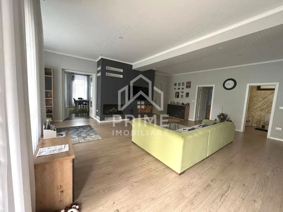  Casă complet renovată | Ultracentral | 4 camere | Teren 829 mp | Aiud