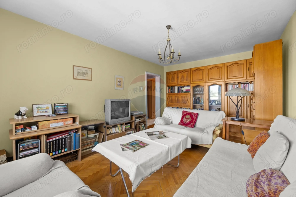 Apartament cu 3 camere de vânzare în zona Podgoria