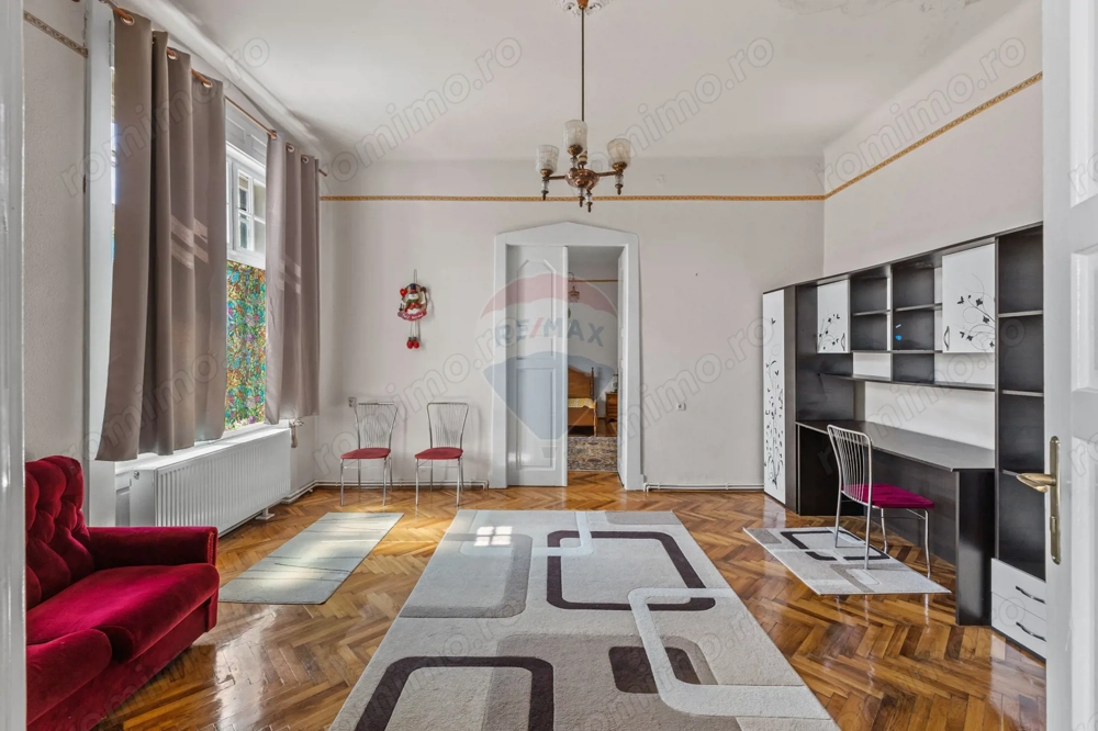 Apartament cu 3 camere zona Boul Roșu