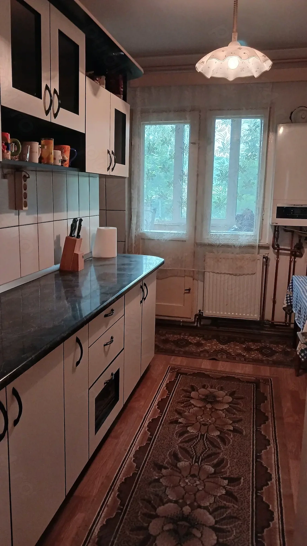  Pe Bd.Republicii, zona Liana, apartament cu 2 camere decomandat,etaj2.