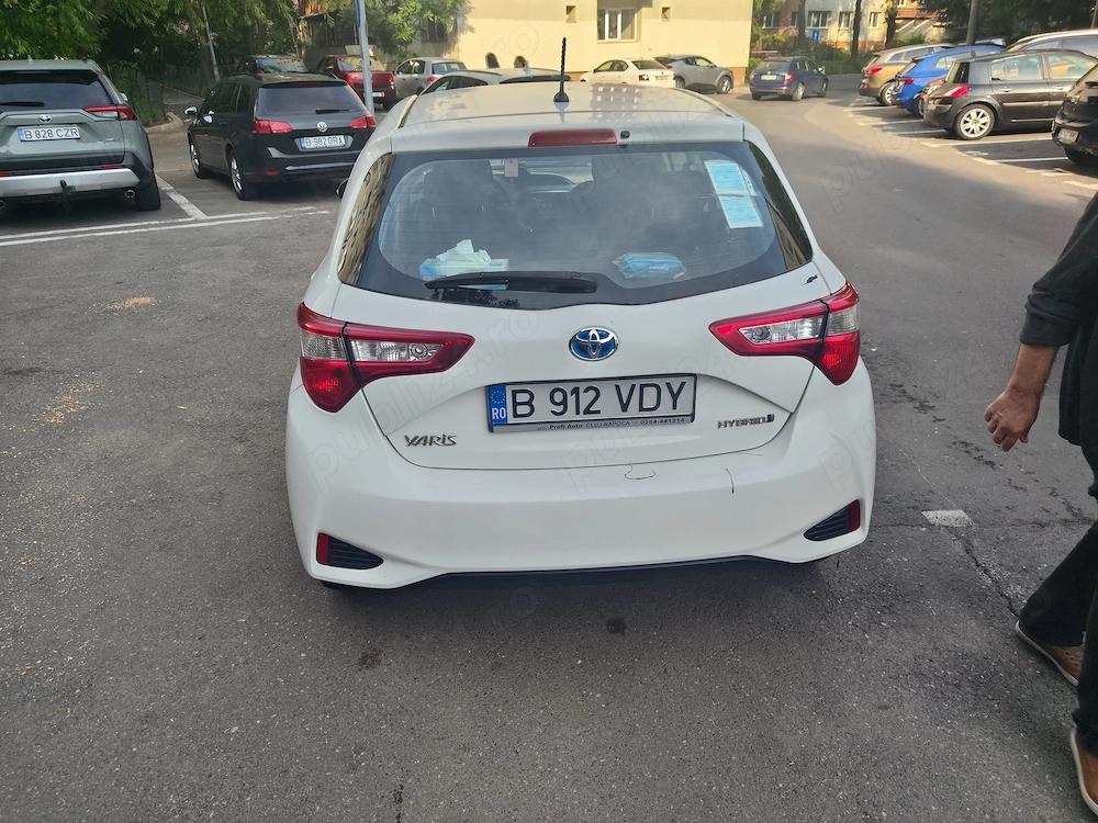 Vând Toyota Yaris 2017hibrid