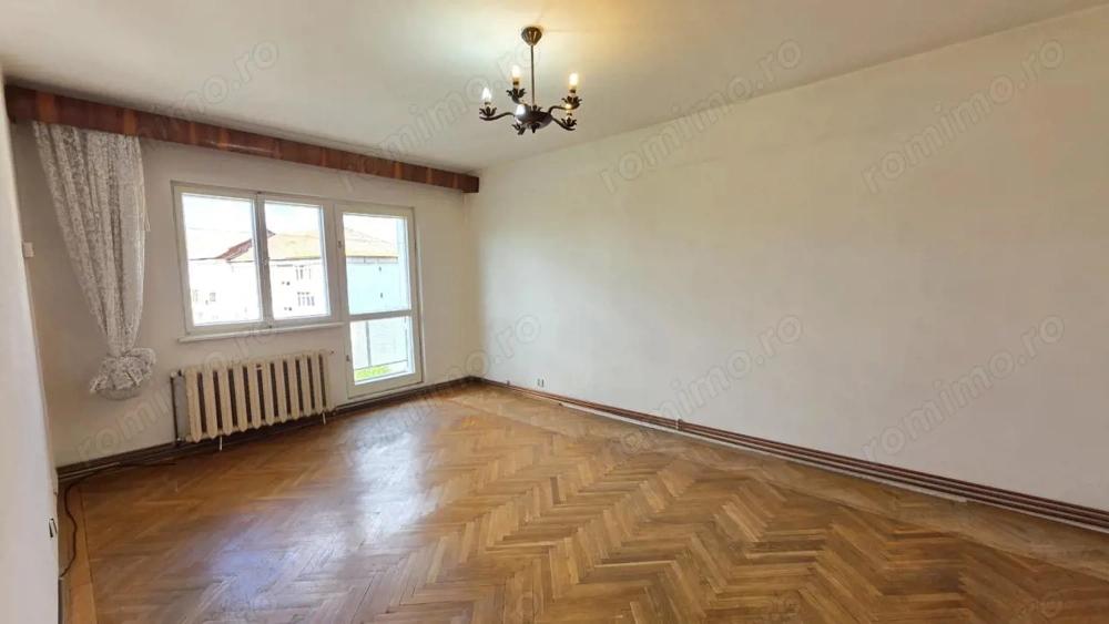 Apartament cu 3 camere 2 bai 2 balcoane si pivnita de vanzare in Strand