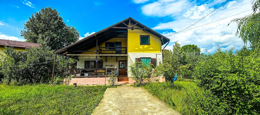 Casa Breaza zona centrala , in planul doi , pret redus