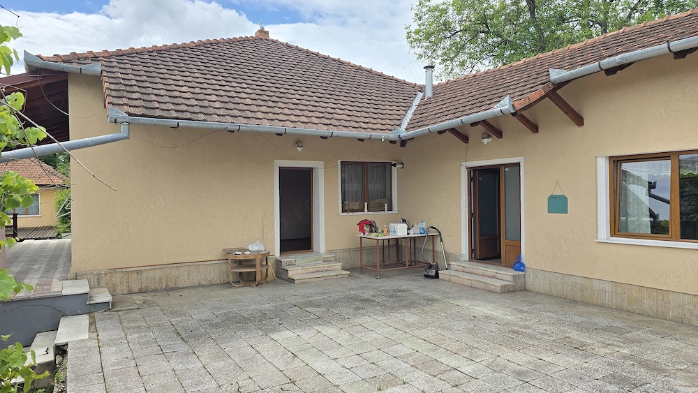 Vand casa in Deva, S+ P, zona centrala ( foarte buna), aproape de centru, acces auto