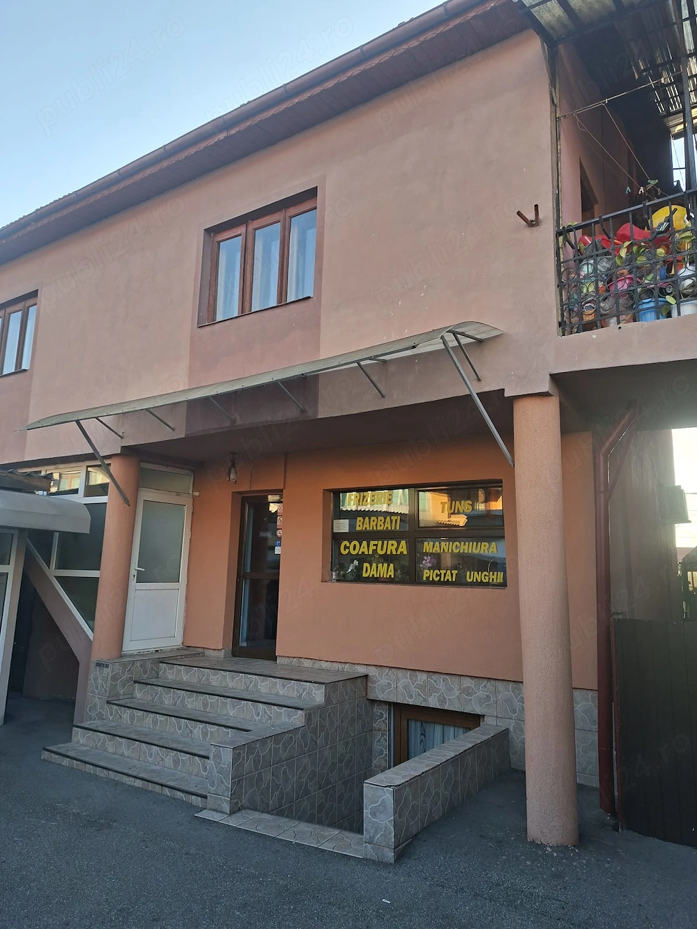 Vand casa+ spatiu comercial 
