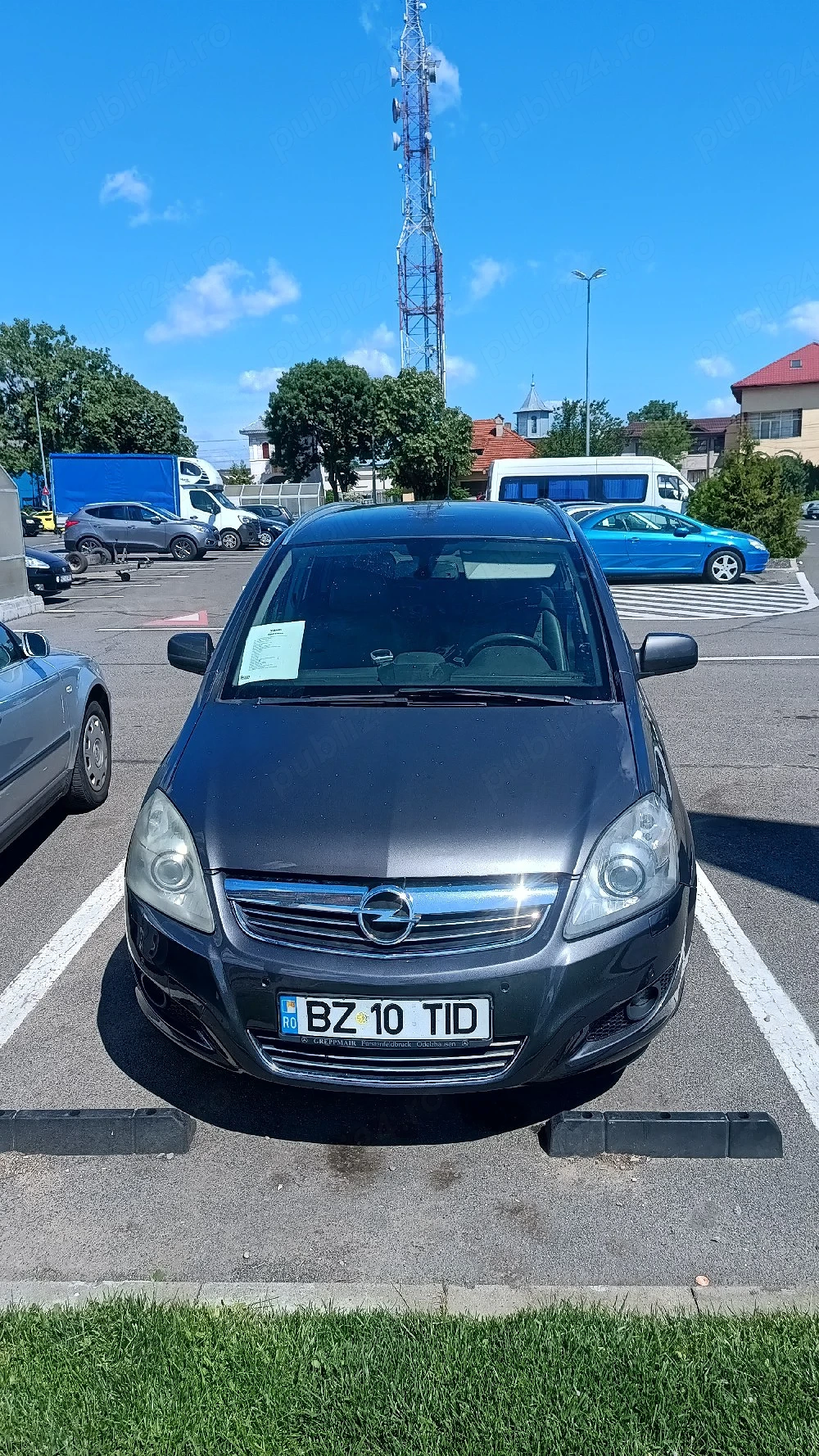 Vând Opel Zafira 