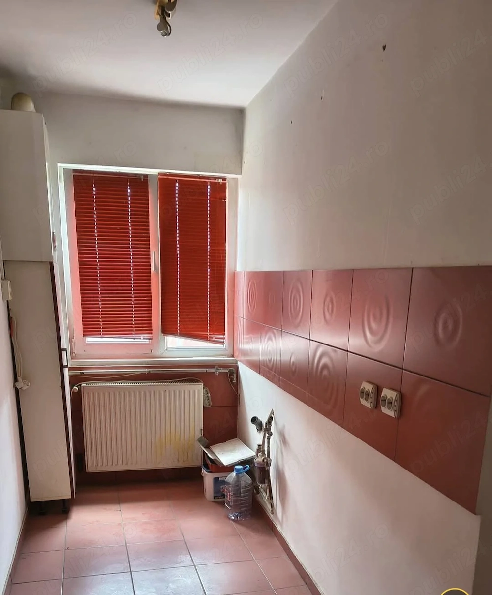 Vând apartament cu 2 camere bloc de 4etaje 
