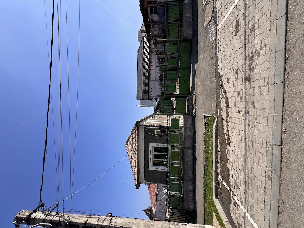 Vînd casă în Calafat st Jiului nr 31-400pm 17 metri deschidere la strada 