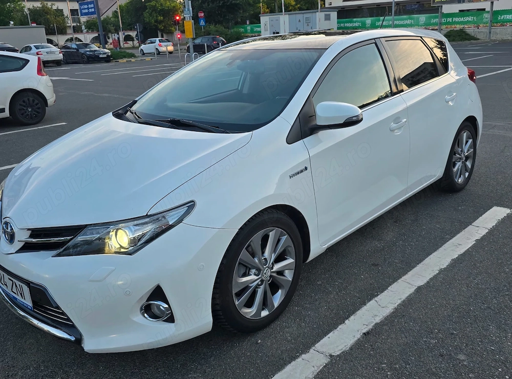 Toyota Auris Hybrid   An 2014   Plafon Panoramic & Dotări Top. Preț 8999  ușor negociabi