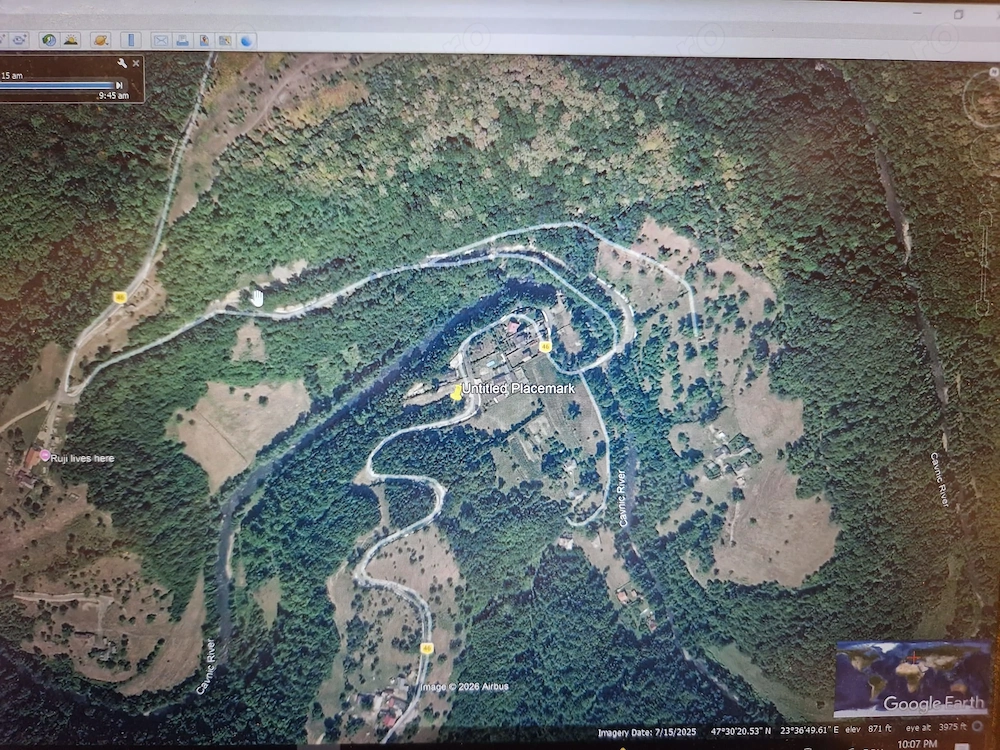 Vând teren cabană intravilan  zonă superba  8. 5 ari