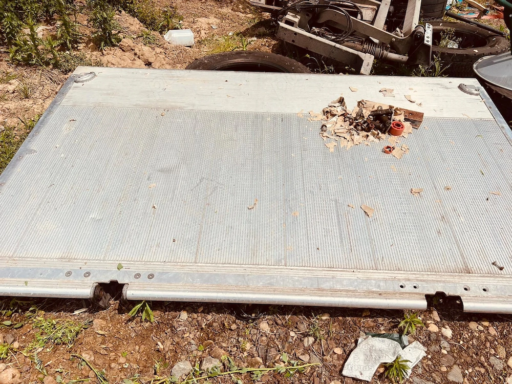 Lift hidraulic / Oblon ridicător DHOLLANDIA DH-LM.15 (1500 kg) – An 2019