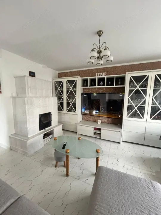 Casa/Vila cu 8 camere, 4 bai - Zarnesti