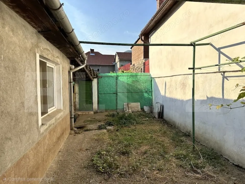 Casă de renovat 2 camere, zonă liniștită – Cugir