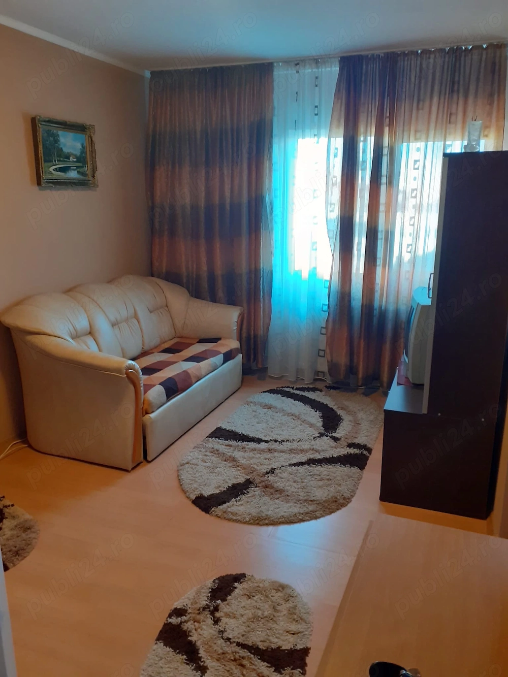 Apartament mansarda cu scara interioara